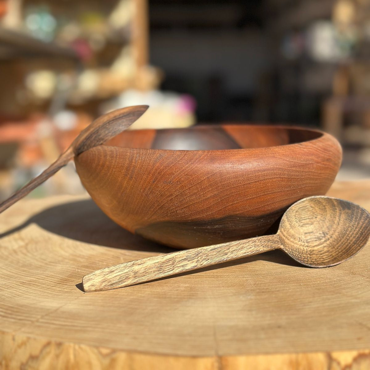 SALADIER ARTISANAL EN BOIS DE NOYER